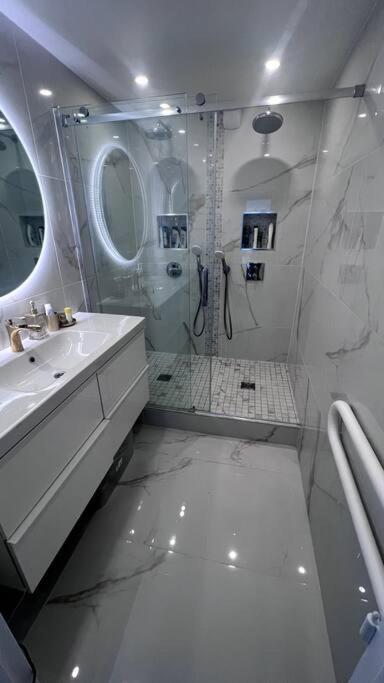 Nice Apartment With Amazing View Of Paris + Parking Екстер'єр фото